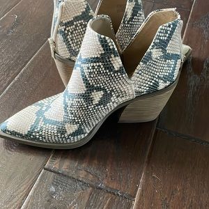 Vince Camuto bootie